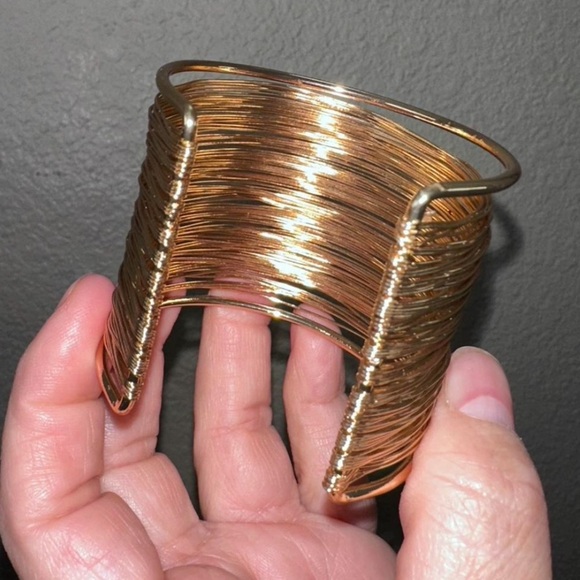 Gold wire wide Cuff Bracelet - Picture 2 of 2